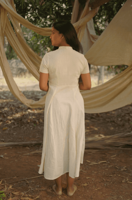 Veyil poo dress view 3